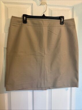 Banana Republic Classic Khaki Skirt - 14